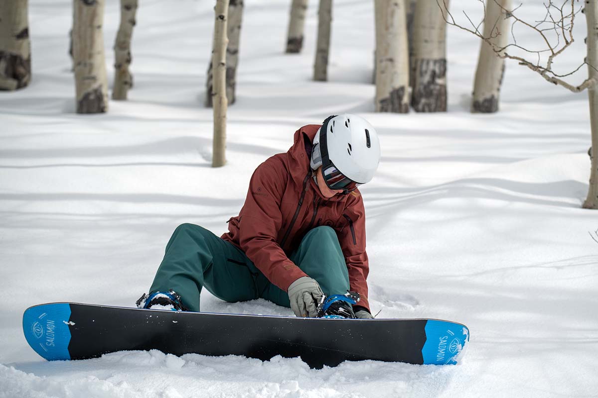 Snowboard pant (tightening bindings while sitting on snow)